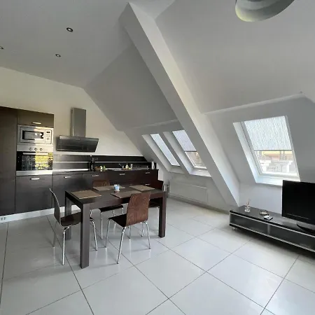 Stunning 2-bed In Sea Varna Apartment *